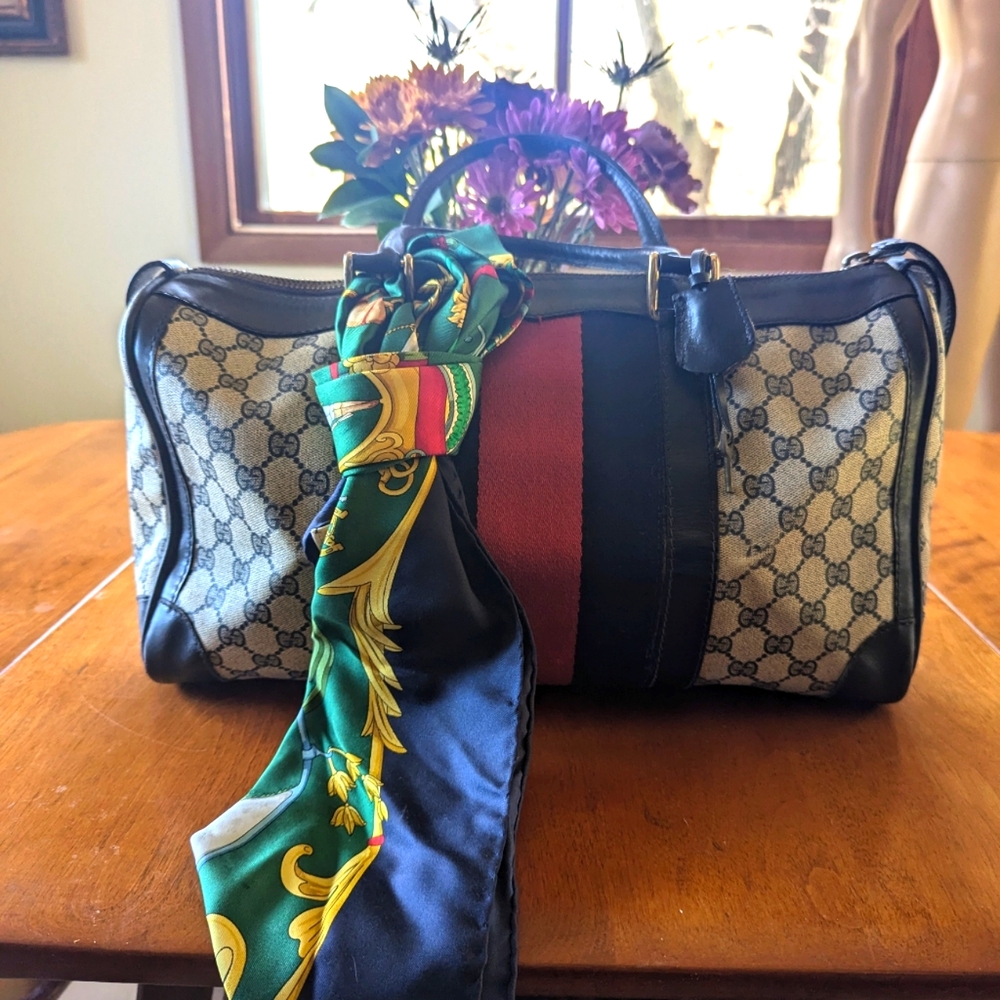 Scarf not included - Picture 1 of 8